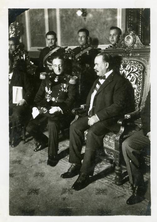 Fototeca Nacional INAH: Álvaro Obregón mexikói elnök fogadja Magyarország képviselőjét